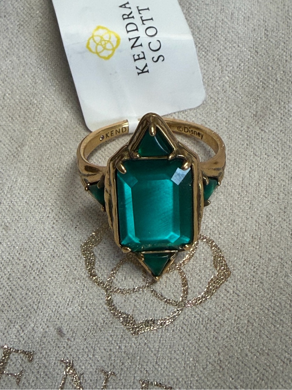 NWT Disney x Kendra Scott The Queen Vintage Gold Cocktail Ring sz 7 or 8 - Picture 5 of 12